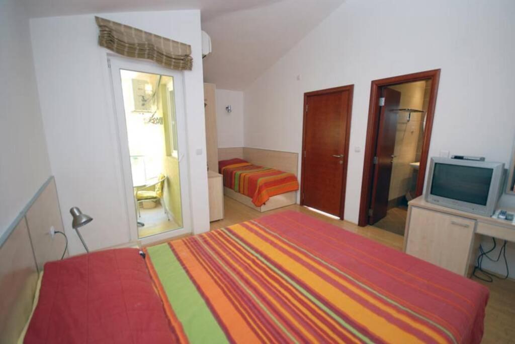 Bmv Room For 2-3 With Greenery View Sveti Stefan Exterior foto